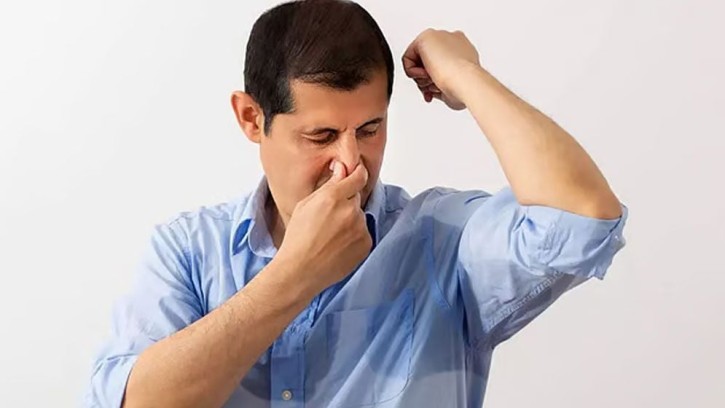 ঘামের দুর্গন্ধ কারও বেশি হয় কেন?