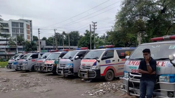ঢামেকে বেসরকারি অ্যাম্বুলেন্স ধর্মঘট, ভোগান্তিতে রোগী-স্বজন