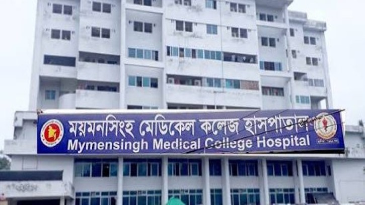 ময়লার সঙ্গে বেরিয়ে যাচ্ছে ময়মনসিংহ মেডিকেলের অব্যবহৃত চিকিৎসাসামগ্রী