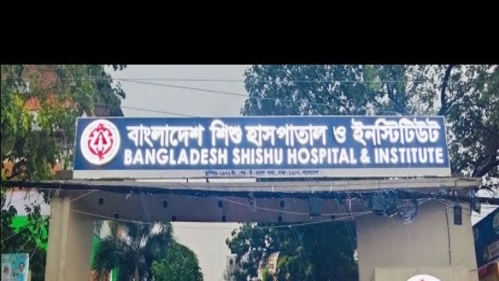 পড়বি তো পড় মালির ঘাড়ে!